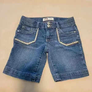 l.e.i. Girls Size 7 Chelsea Low Rise Shorts in Excellent Condition.